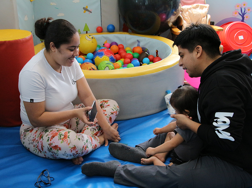 El Municipio de Guayaquil impulsa un programa integral que brinda diagnóstico, terapias y talleres artísticos a 834 niños y jóvenes.
