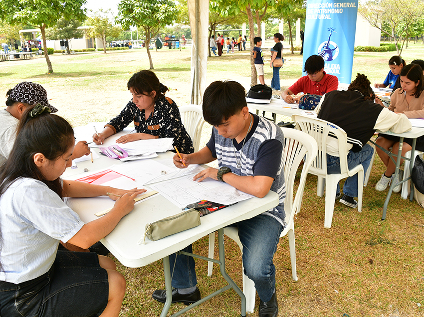 El Parque Samanes de Guayaquil, reunió a familias en una jornada gratuita de lectura, cómics, música y servicios municipales.