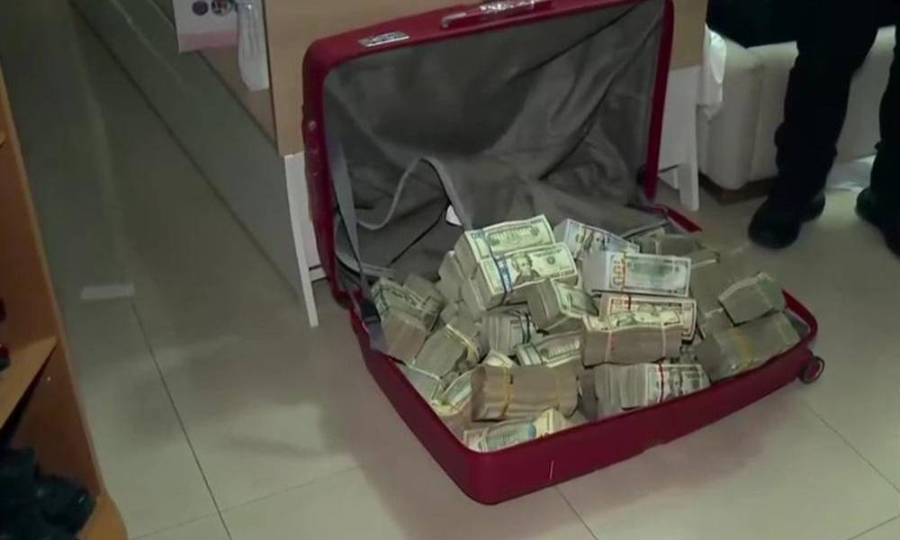 El dinero lo incautaron durante un allanamiento en una urbanización.