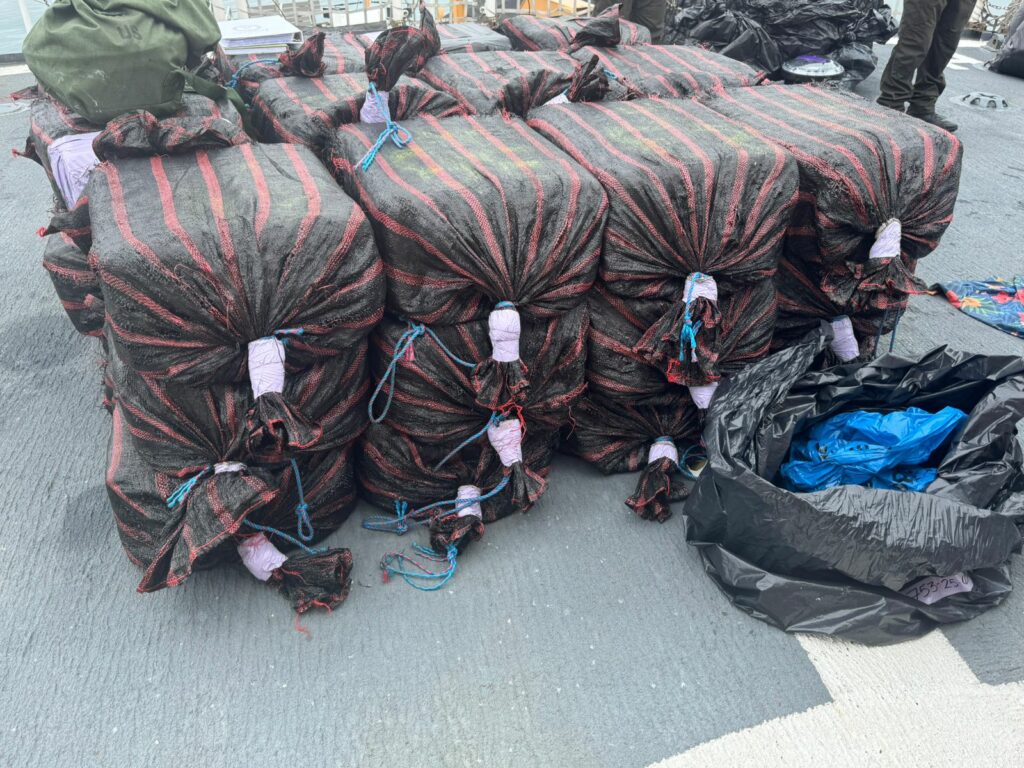 La Policía destruyó seis lanchas que se usaban para traficar cocaína vía marítima.