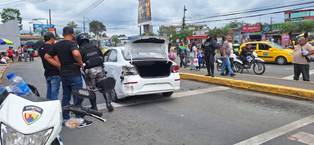 Huida de película familia logra escapar de un intento de asalto en Santo Domingo
