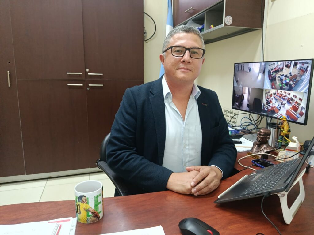 Juan Pablo Trampuz es un periodista manabita que actualmente trabaja como periodista y ejerce como docente en la Universidad Eloy Alfaro de Manabí.