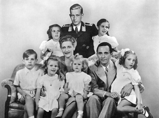 El 1 de mayo de 1945, Joseph y Magda Goebbels decidieron matar a sus seis hijos para que no vivieran en un mundo sin el Tercer Reich. Posteriormente, Joseph disparó a su esposa y luego se suicidó.