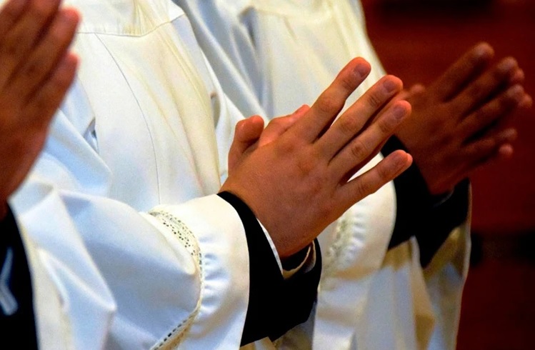 La Fiscalía General del Estado (FGE) de Ecuador inició una investigación previa por presunto abuso sexual contra un sacerdote identificado como Diego S.