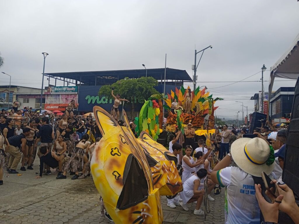 La colorida jornada inició su recorrido en la avenida García Moreno