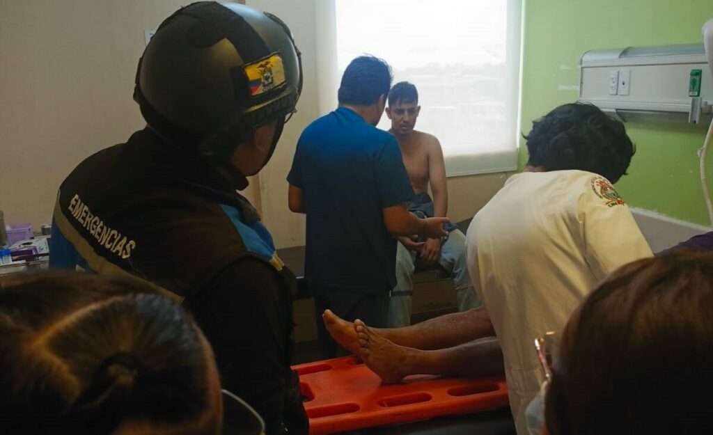 Los heridos fueron trasladados al hospital Básico El Carmen.