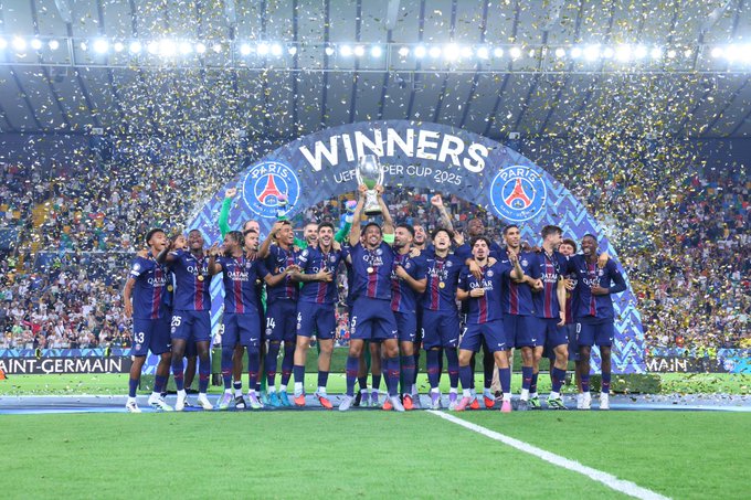 PSG con Pacho es campeón de la Supercopa de Europa 2025 tras vencer en penales al Tottenham