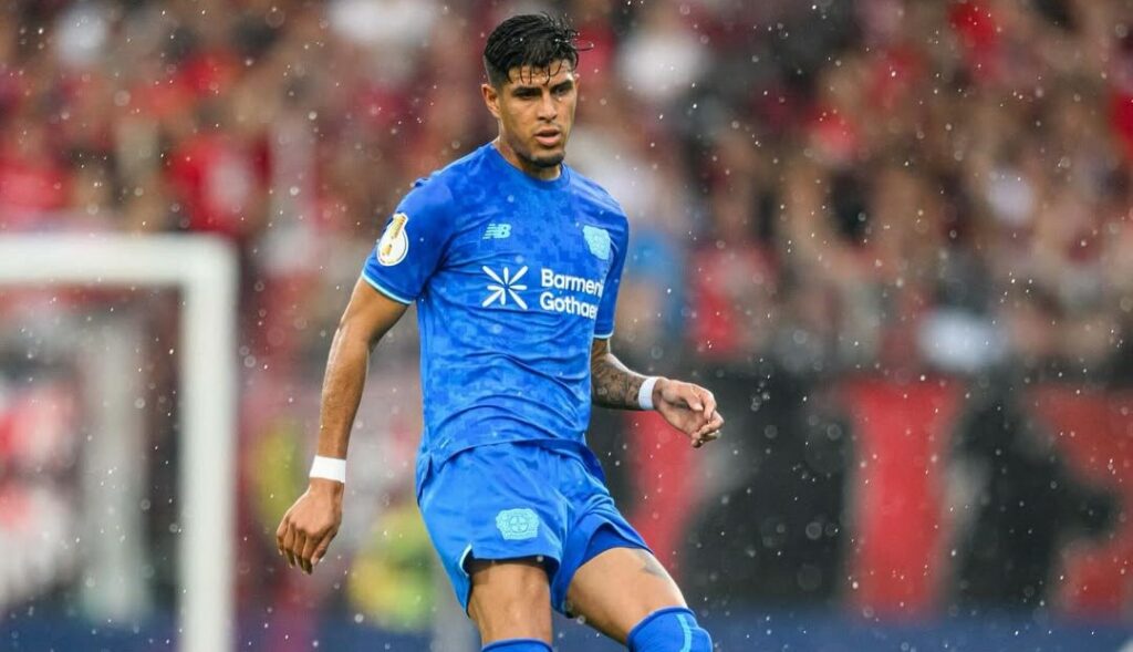 Piero Hincapié cerca de la Premier League Arsenal y Tottenham pujan por su fichaje