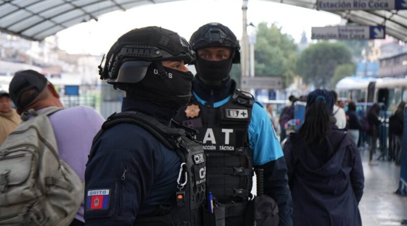 Quito armas blancas, drogas y objetos peligrosos en operativos de transporte público