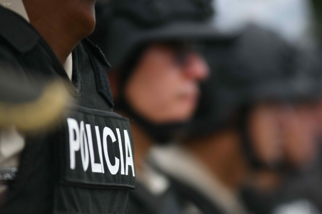 Un policía resultó herido tras un ataque armado en un patio de venta de carros en Guayaquil