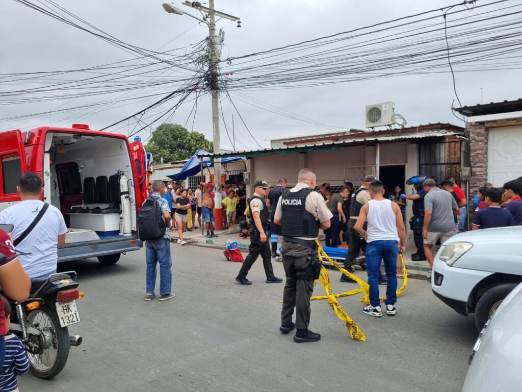Una balacera en un taller de motos en el barrio El Paraíso, parroquia Los Esteros, dejó un hombre fallecido y varios heridos.