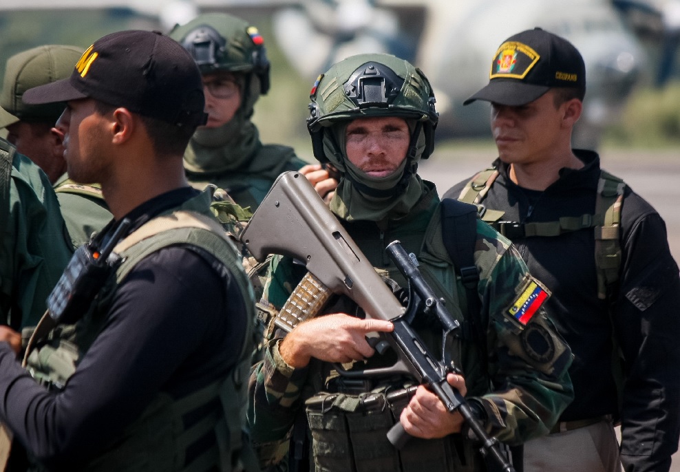 Venezuela activó este lunes la Zona de Paz N° 1 en los estados fronterizos de Táchira y Zulia, colindantes con Colombia, con el despliegue de 15 mil efectivos militares y policiales.