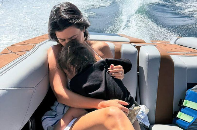 “No lo pensé”: Kourtney Kardashian explica por qué su hijo no llevaba chaleco salvavidas