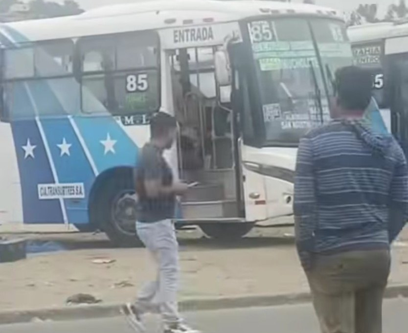 Ataque armado contra transporte urbano deja dos muertos en Mucho Lote 1