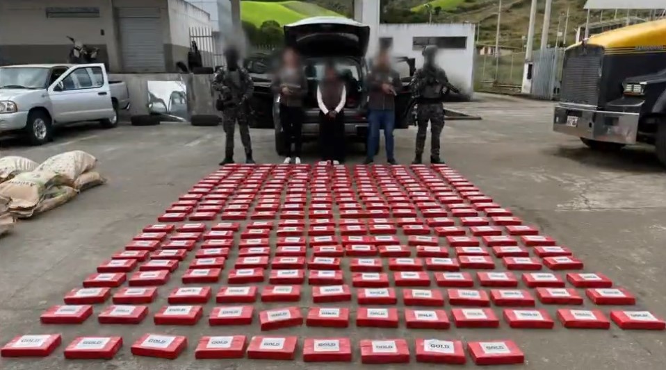 Mujer fue detenida por el delito de trafico de drogas en Tulcán.