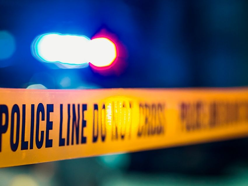 Vivieron un año con el cadáver de su amigo para cobrar su pensión: pareja arrestada en Colorado