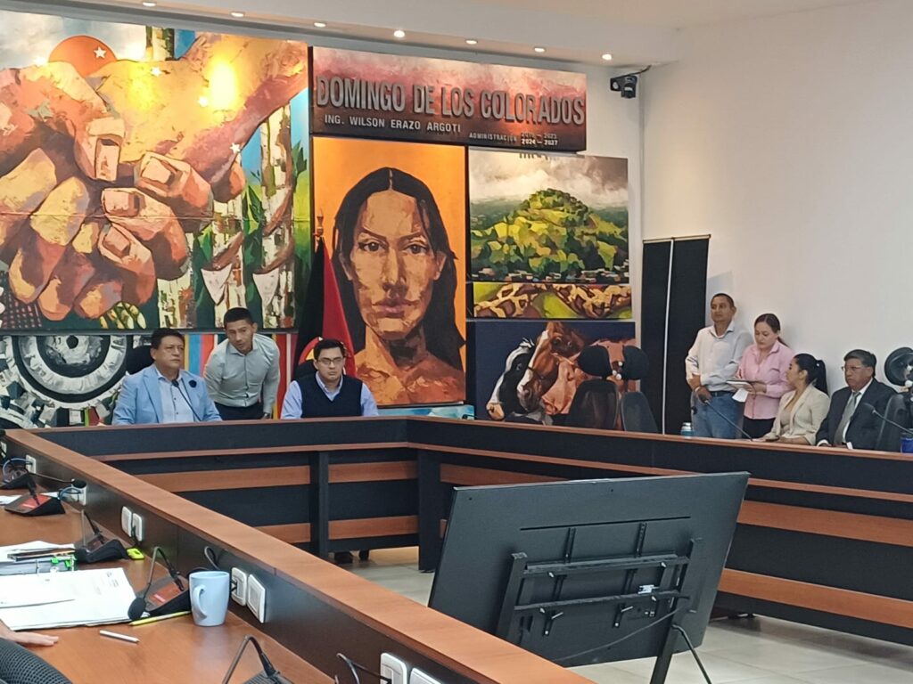 ¿Persecución o control laboral? La polémica que dividió al Concejo Municipal de Santo Domingo