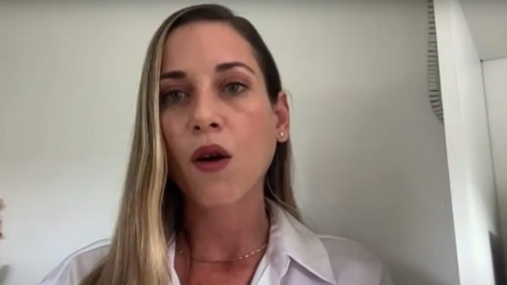 Andrea González advierte sobre los riesgos ambientales que podría provocar la minería en Quimsacocha, provincia de Azuay.