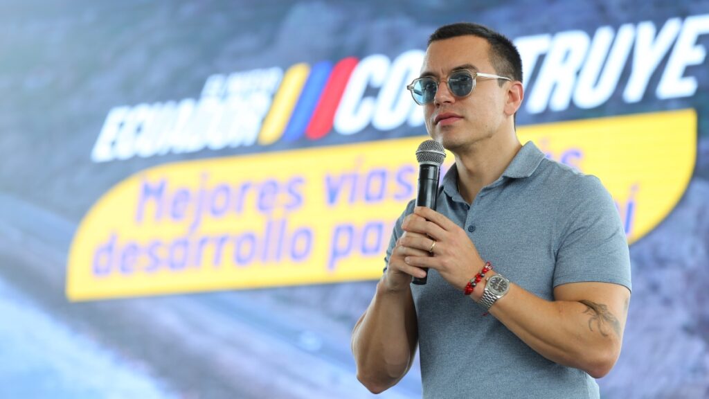 Daniel Noboa firma nuevos decretos para reformar la estructura de su gabinete ministerial dentro de su plan de optimización. (Presidencia)