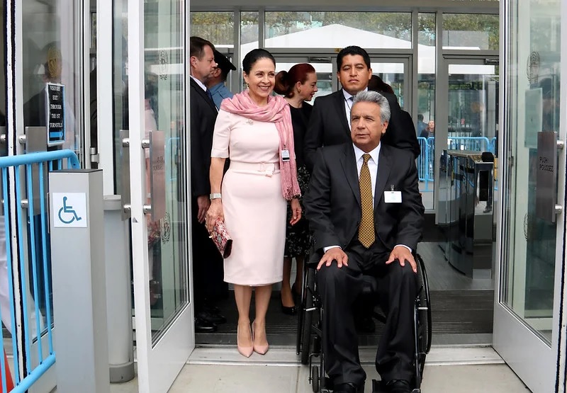 Fiscalía solicita que Lenín Moreno, su esposa y su hija se presenten periódicamente en Quito