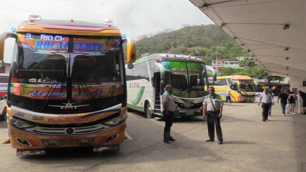 Gobierno de Daniel Noboa redefine compensaciones para transportistas: ¿qué cambia y cómo afecta al sector?