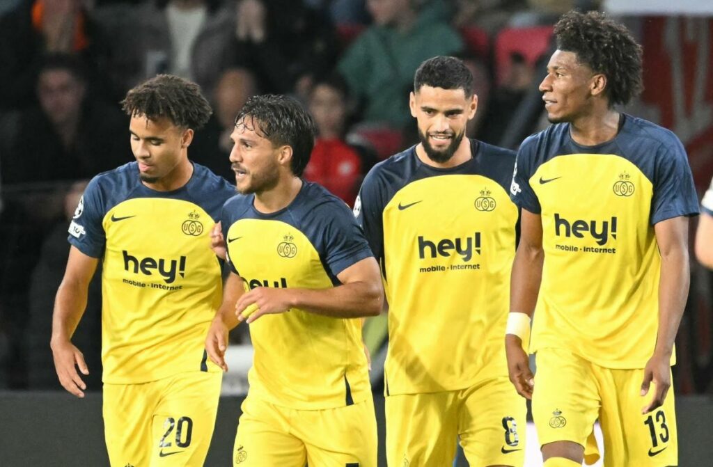 Kevin Rodríguez (derecha) celebra con sus compañeros la victoria de Union Saint-Gilloise ante PSV.