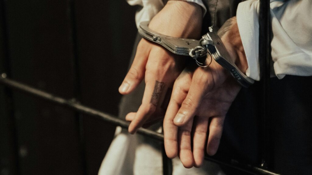 La Fiscalía formula cargos contra un adolescente por la muerte de un padre de familia y su hijo de cinco años de edad, en Guayaquil. (Pexels)