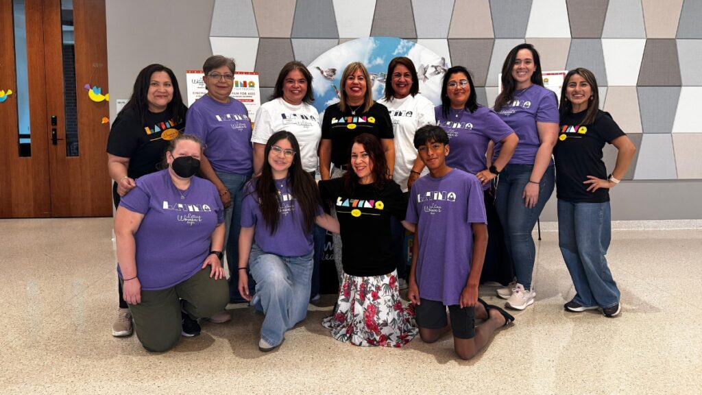 La realtor Elizabeth Ortega, patrocinadora y voluntaria de estos festejos en Gainsville, Florida, destaca la presencia de la comunidad ecuatoriana. (Kike Perdomo)