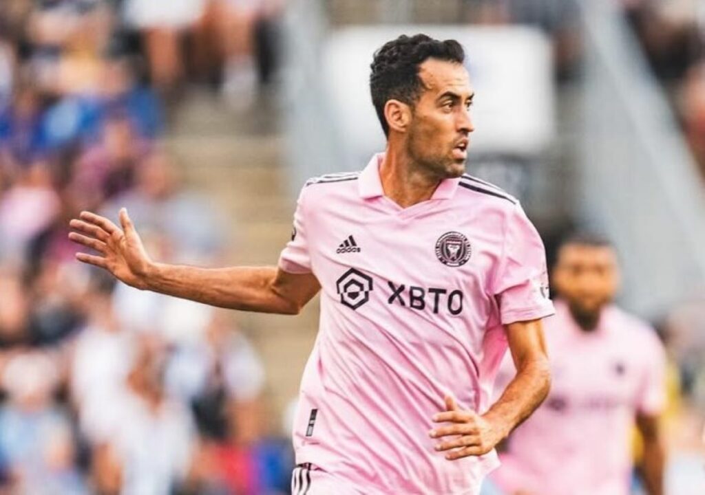 Sergio Busquets anuncia su retiro del fútbol profesional.