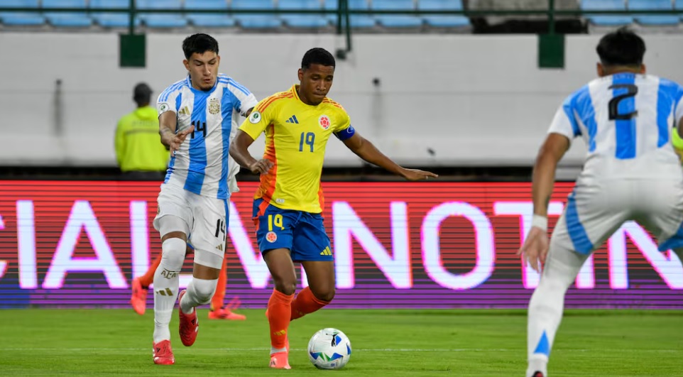 Argentina y Colombia se miden hoy (18h00) en una de las semifinales del Mundial Sub-20.