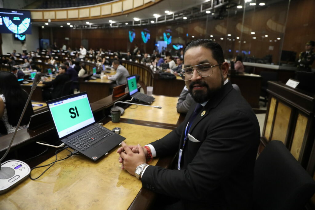 Asambleísta Sergio Peña defiende la ley para fortalecer el IESS y BIESS; afirma que "no privatiza, busca rentabilidad y sostenibilidad”