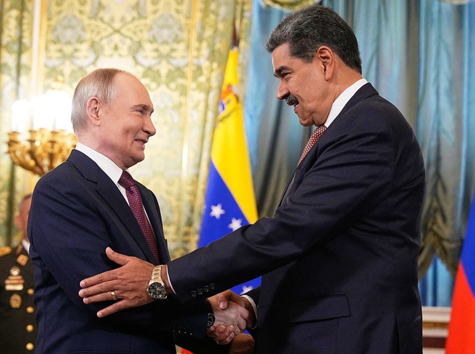 Dmitri Peskov, portavoz presidencial ruso, declaró que todo lo relacionado con Venezuela debe ajustarse al derecho internacional, subrayando la soberanía del país sudamericano.
