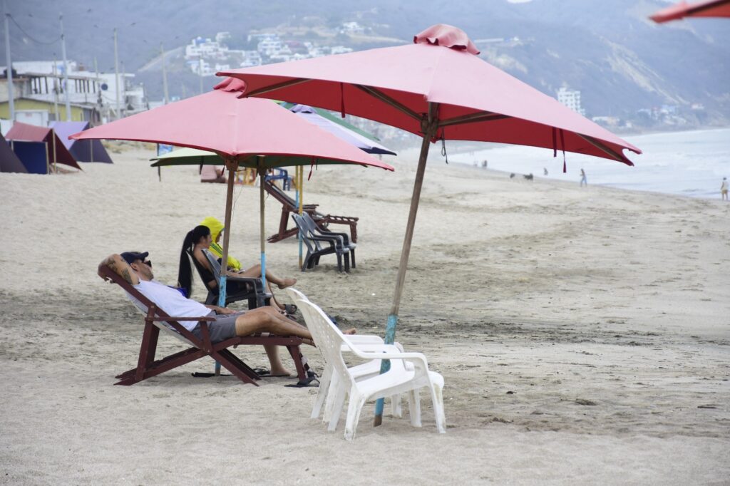 Feriado de Difuntos e Independencia de Cuenca: Gobierno proyecta 1,2 millones de viajeros y $70 millones por feriado