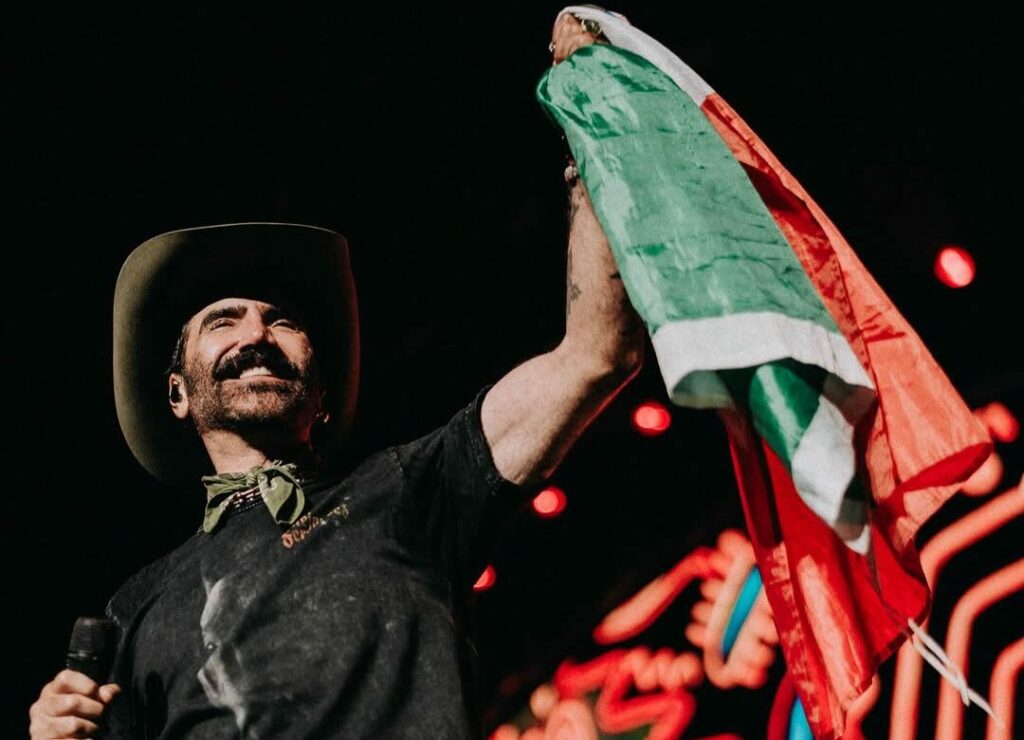 Alejandro Fernández prepara un show 360° en Quito y Guayaquil: un tributo a México y a Vicente Fernández