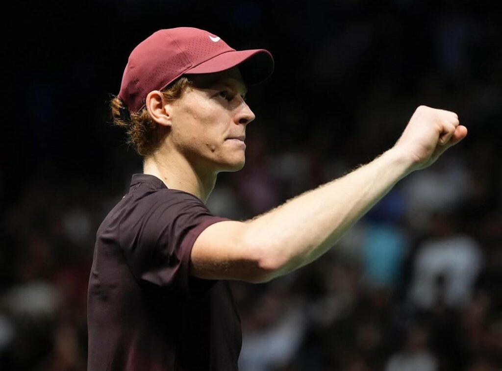 Jannik Sinner avanza a semifinales del Masters 1.000 de París tras vencer a Ben Shelton