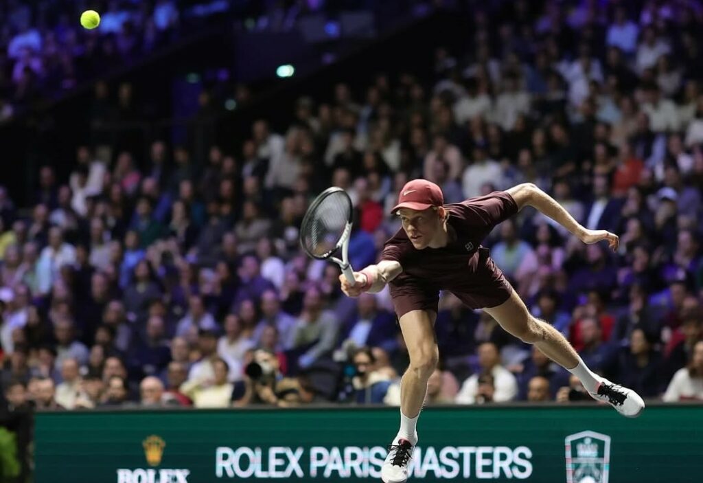 Jannik Sinner vence a Cerúndolo en París y se acerca a Carlos Alcaraz en el ranking