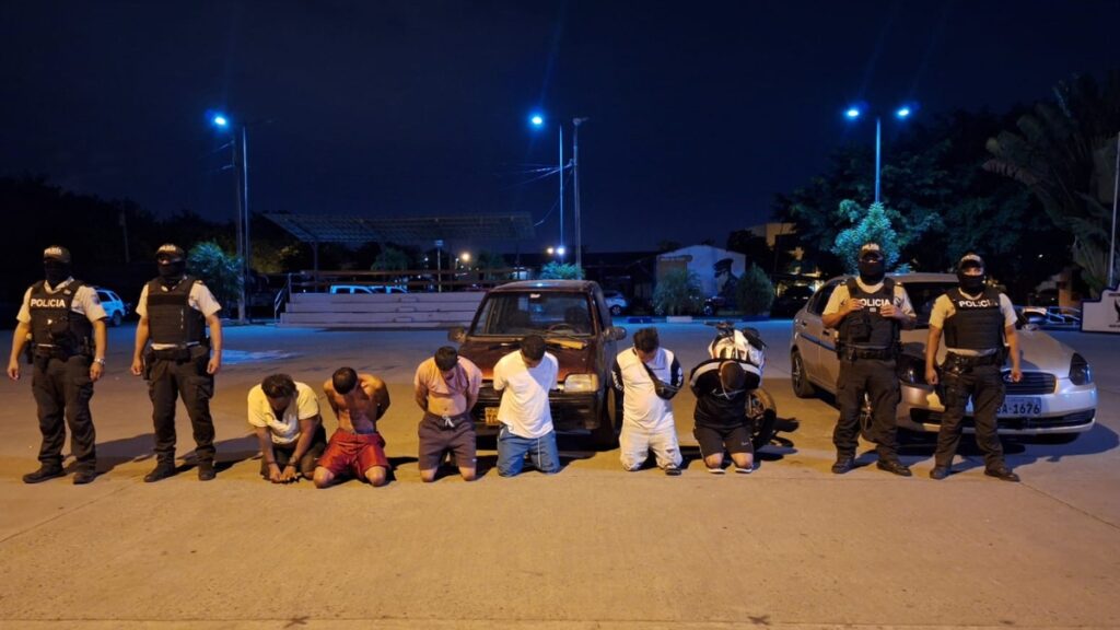 Seis presuntos sicarios fueron detenidos durante una operación policial en Portoviejo, provincia de Manabí. (El Diario)