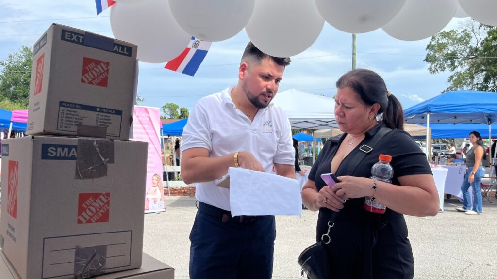 Todo lo que deben saber los migrantes ecuatorianos antes de enviar sus paquetes a Ecuador.
