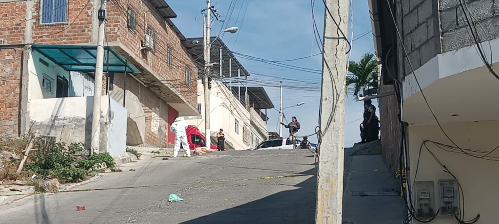 Balacera en Manta: asesinan a Edison Loor Moreira y queman vehículo de los atacantes