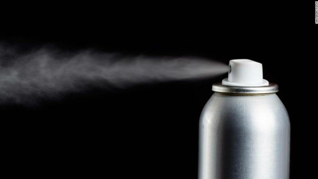 Muere adolescente en Dublín tras inhalar vapores de desodorante en aerosol