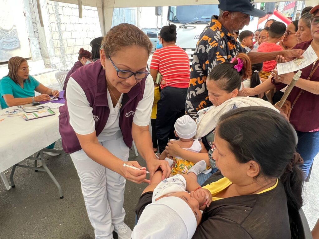El MSP recomienda cumplir con el esquema de vacunación anual, lavar las manos frecuentemente, ventilar espacios cerrados y evitar automedicarse. FOTO: @Salud_Ec.