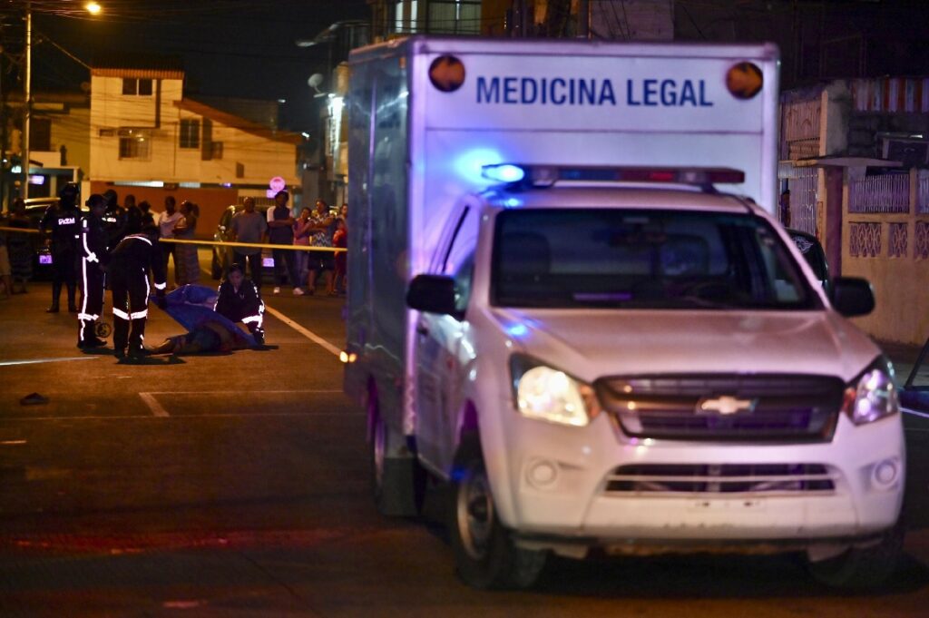 Agentes de la Policía descubrieron los cuerpos de cinco hombres asesinados con arma de fuego en una vivienda de la parroquia Ricaurte,