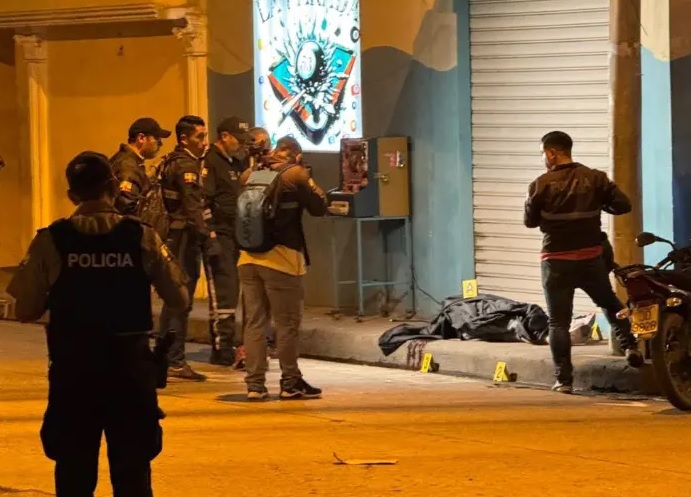 Al menos seis personas resultaron asesinadas la noche del jueves 6 de noviembre en un billar ubicado en el norte de Machala, provincia de El Oro.