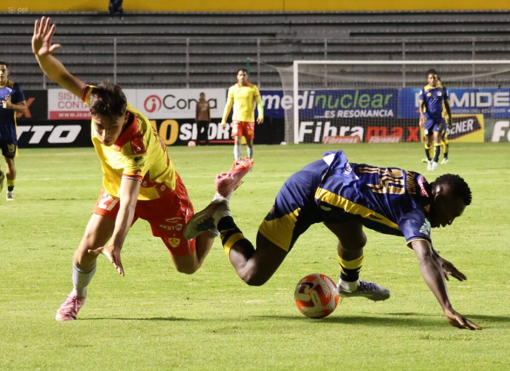 Aucas aplastó 6-0 a Delfín SC en un partido de la Liga Ecuabet disputado este lunes 10 de noviembre en el Estadio Gonzalo Pozo Ripalda.