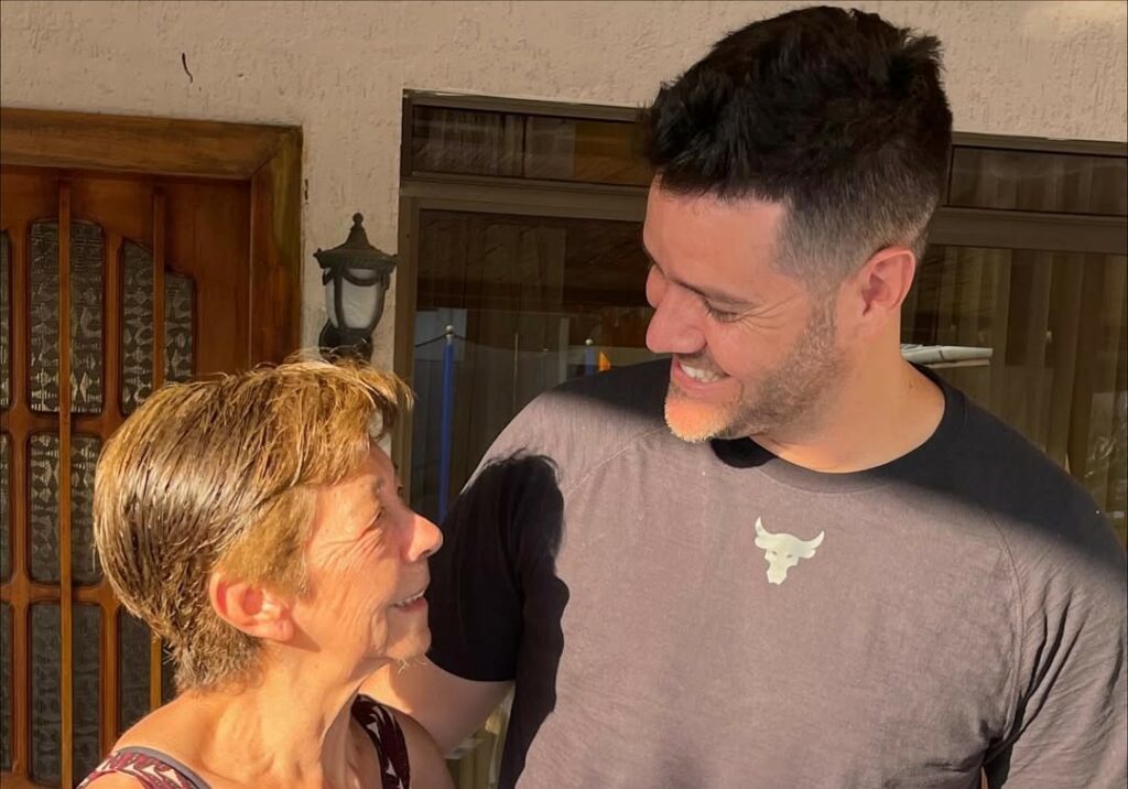 Carlos Luis Andrade confirma el fallecimiento de su madre y conmueve con un mensaje lleno de amor.