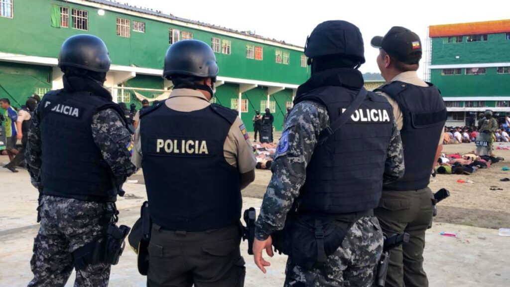 Más de 20 internos fallecidos se reportan en el Centro de Privación de Libertad Nº 1 de Machala, provincia de El Oro. (Referencial-Policía Nacional)
