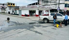 Colapso de alcantarilla genera malos olores e insalubridad en el centro de La Concordia
