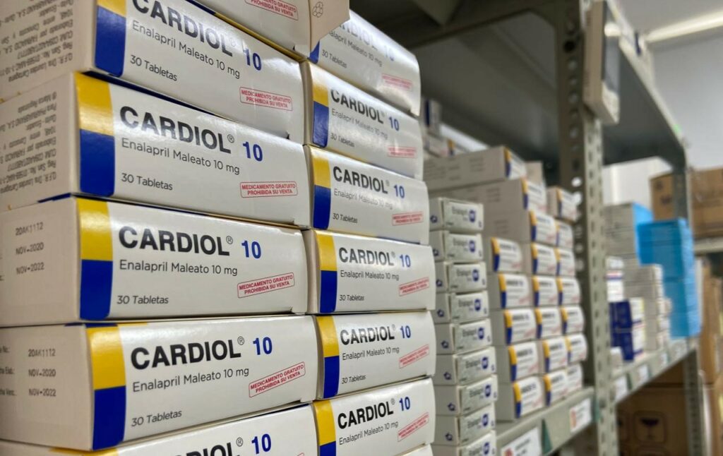 Comisión Nacional Anticorrupción exige a la Contraloría investigar la compra centralizada de medicamentos para el IESS y el MSP.