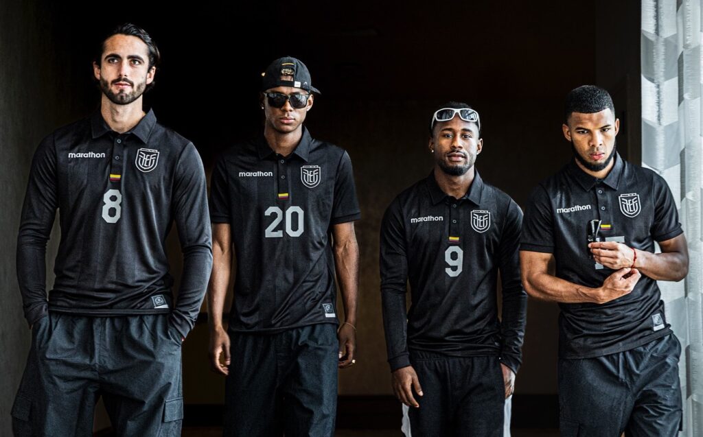 Ecuador regresa a sus raíces futbolísticas con una camiseta conmemorativa de color negro y se usaría en amistosos