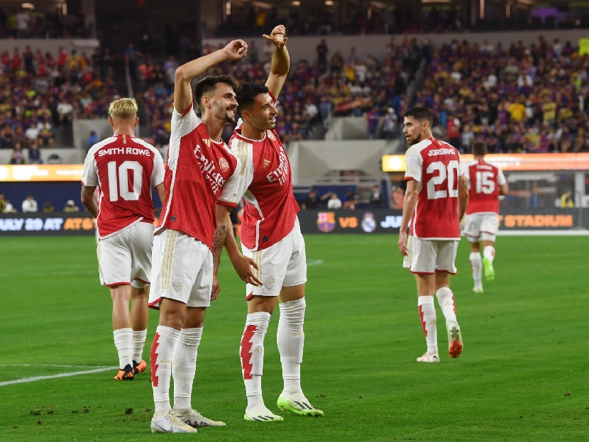 El Arsenal FC, con el defensa ecuatoriano Piero Hincapié en la alineación titular, goleó 3-0 al Slavia Praga este martes 4 de noviembre de 2025.